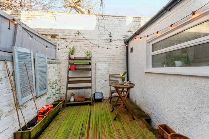 2 Bedroom Property To Rent In Robson Road, West Norwood, London, SE27