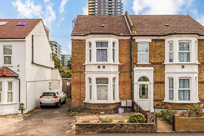 2 Bedroom Flat To Rent In Montague Road, Hounslow, TW3