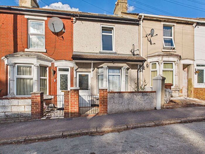 4 Bedroom Terraced House For Sale In Wyles Street, Gillingham, Kent, ME7