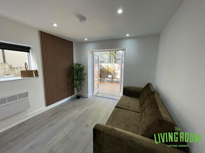 2 Bedroom Apartment To Rent In Malefant Street, Cathays, Cardiff, CF24