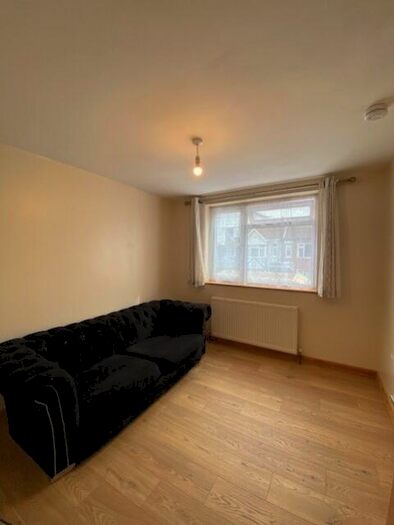 2 Bedroom Apartment To Rent In Roxborough Avenue, Harrow, Middlesex, HA1