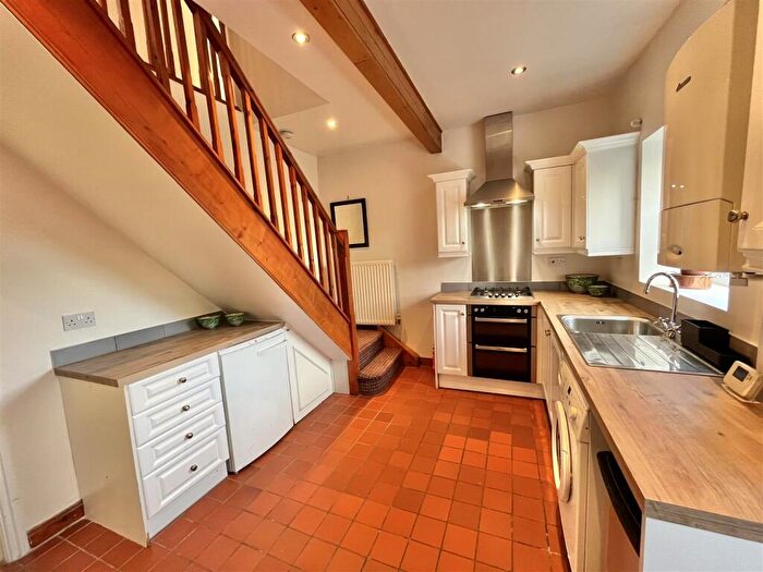 3 Bedroom Terraced House For Sale In Sheffield Road, Glossop, SK13