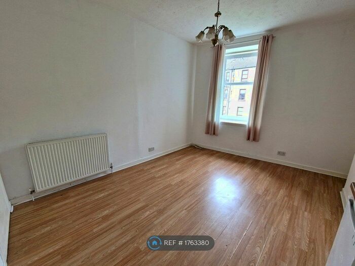 2 Bedroom Flat To Rent In Clarence Street, Paisley, PA1