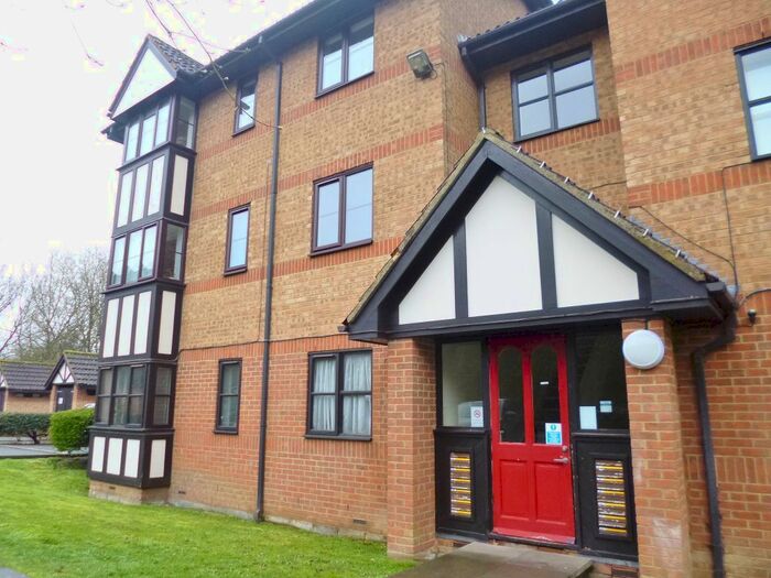 2 Bedroom Flat To Rent In Osprey Close, Falcon Way, Watford, WD25