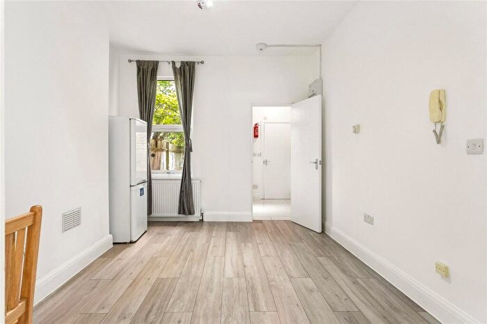 1 Bedroom Apartment To Rent In Terront Road, London, N15