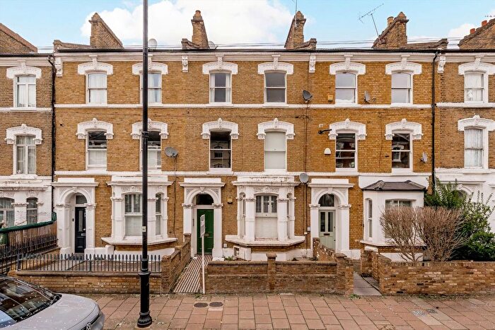 2 Bedroom Flat For Sale In Ferndale Road, Clapham, SW4