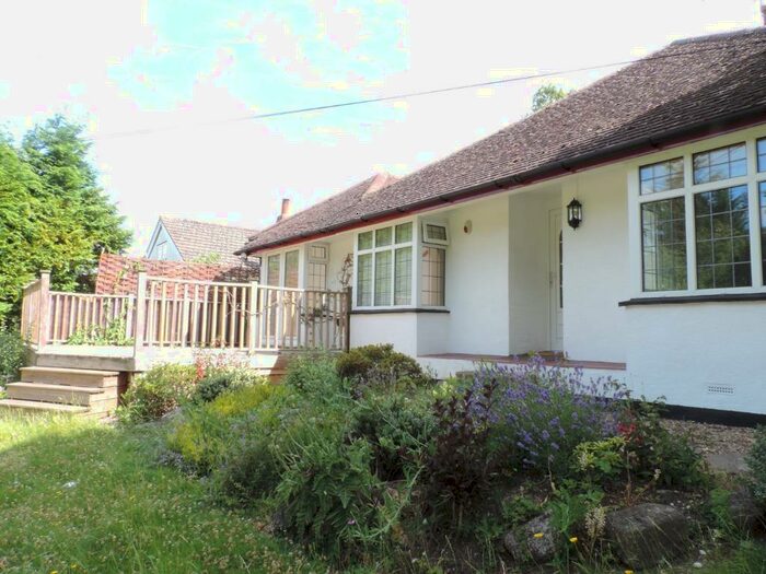 4 Bedroom Bungalow To Rent In Mount Pleasant, Effingham, KT24
