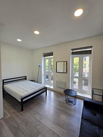Studio To Rent In Seven Sisters Road, London, N7
