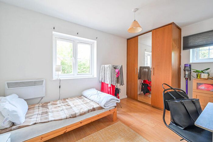 1 Bedroom Flat For Sale In Athol Square, Poplar, London, E14