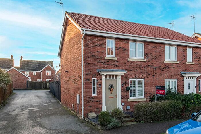 3 Bedroom Semi Detached House For Sale In Thistle Drive, Desborough, Kettering, NN14