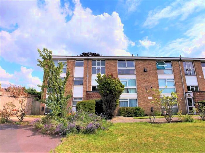2 Bedroom Apartment To Rent In Belcroft Close, Bromley, BR1