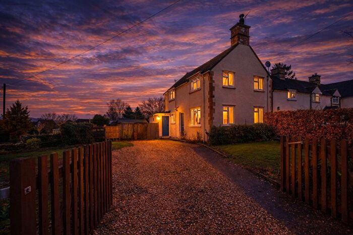 3 Bedroom Semi Detached House For Sale In Orchard Place, Clifford Chambers, CV37