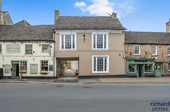 3 Bedroom Terraced House For Sale In The Colleys, High St, Lechlade, GL7