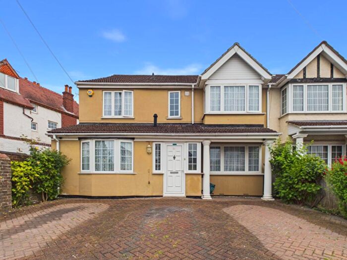 5 Bedroom Semi-Detached House For Sale In Upton Road, Slough, Berkshire, SL1