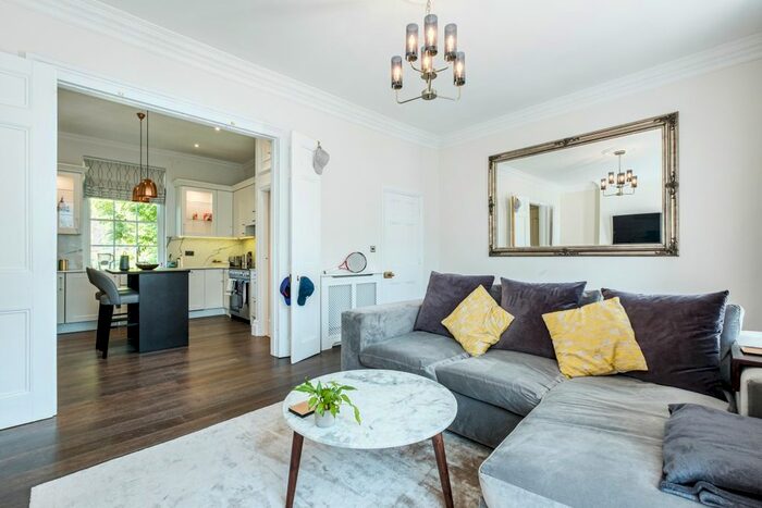 3 Bedroom Flat To Rent In St. Peter's Street, London, N1