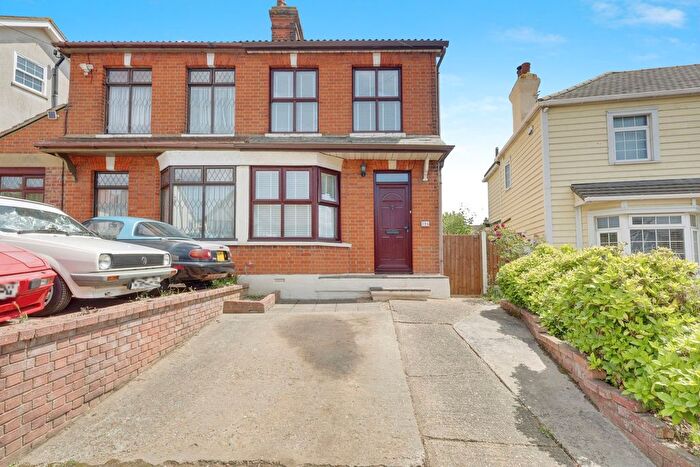 2 Bedroom Semi-detached House For Sale In Rayleigh Road, Benfleet, SS7