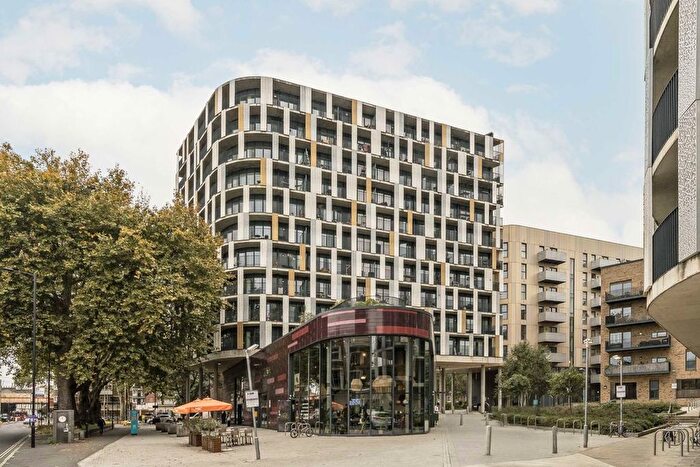 2 Bedroom Flat For Sale In Atkins Square, Hackney, E8