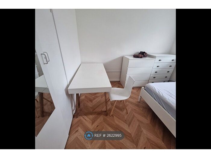 1 Bedroom Flat To Rent In Palliser House, London, E1