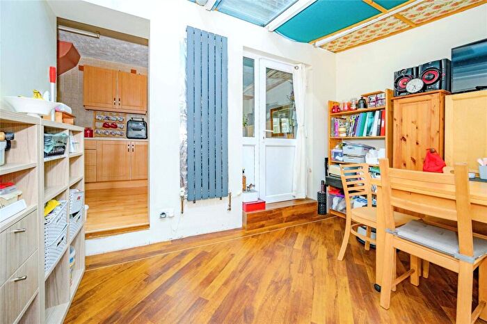 2 Bedroom Terraced House For Sale In Bernard Close, Dunstable, Bedfordshire, LU5