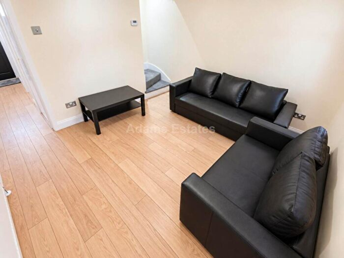4 Bedroom Terraced House To Rent In Wykeham Road, Reading, RG6