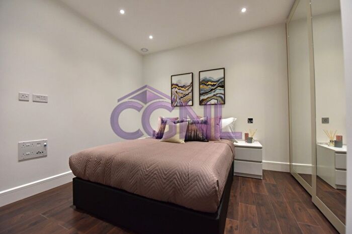 Studio To Rent In Piazza Walk, London, E1