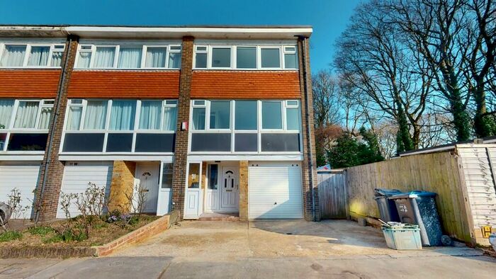 6 Bedroom Town House To Rent In Bedroom House To Rent In The Park Hill Area Of Croydon, CR0