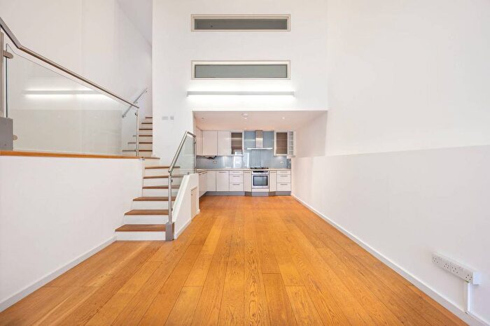 2 Bedroom Maisonette To Rent In Campden Hill Gardens, Kensington, London, W8