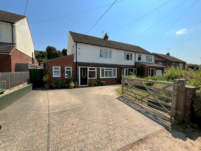 4 Bedroom Semi-Detached House For Sale In The Avenue, Mortimer Common, Reading, Berkshire, RG7