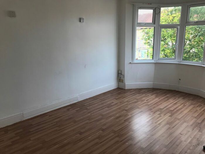 2 Bedroom Flat To Rent In Maybank Avenue, Wembley, HA0
