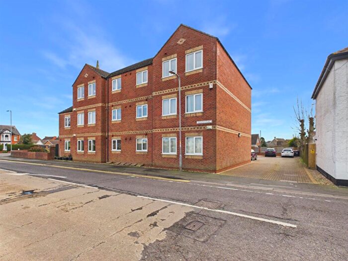 2 Bedroom Flat For Sale In Alford Road, Sutton-On-Sea, LN12