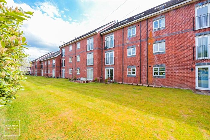 2 Bedroom Apartment For Sale In Phaeton Close, Atherton, M46