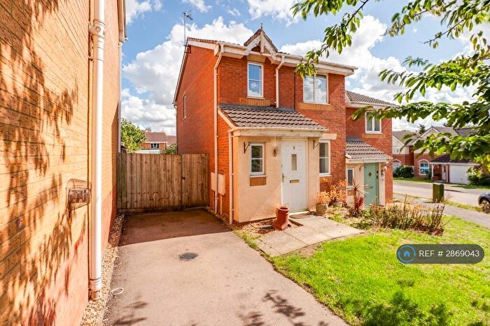 3 Bedroom Semi-Detached House To Rent In Grant Close, Kettering, NN15