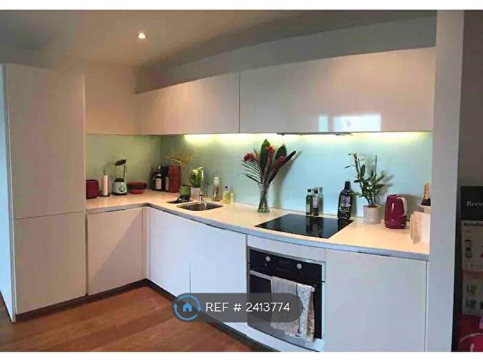 2 Bedroom Flat To Rent In Hardwicks Square, London, SW18