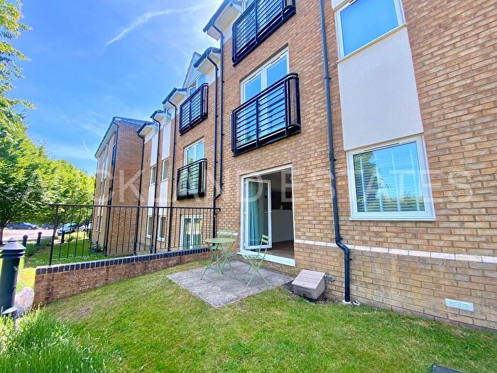 2 Bedroom Flat To Rent In Berwick Place, Welwyn Garden City, AL7