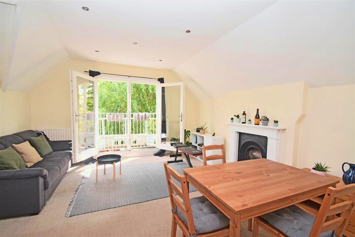 2 Bedroom Flat To Rent In St. Margarets Road, St Margarets, Twickenham, TW1