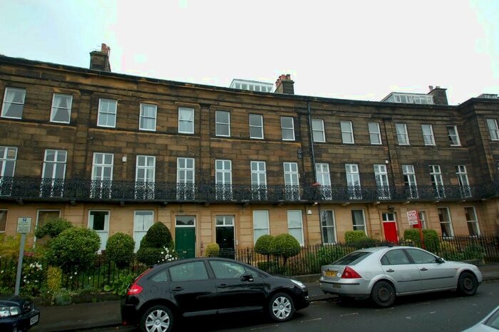 2 Bedroom Flat To Rent In The Crescent, Scarborough, North Yorkshire, YO11
