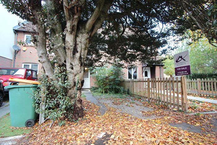 2 Bedroom Terraced House For Sale In Emerald Close, London, E16