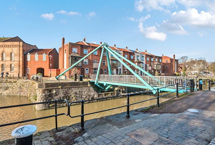 2 Bedroom Flat For Sale In Guinea Street, Bristol, Somerset, BS1