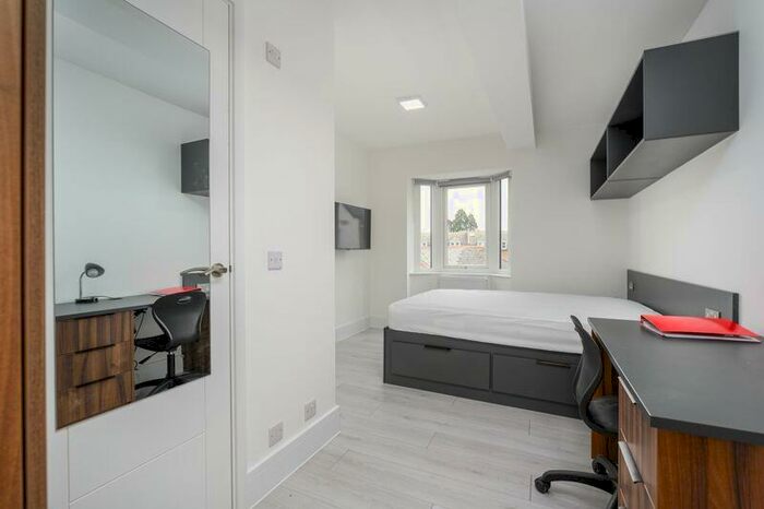 1 Bedroom Flat To Rent In High Street, Walton-On-Thames, KT12