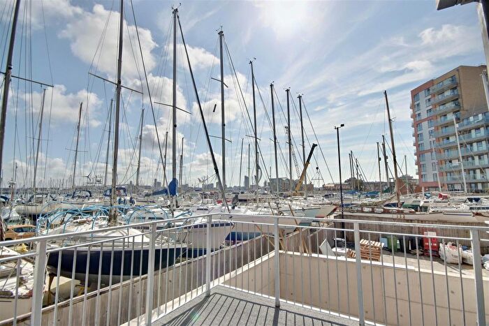 2 Bedroom Flat For Sale In Mumby Road, Gosport, PO12