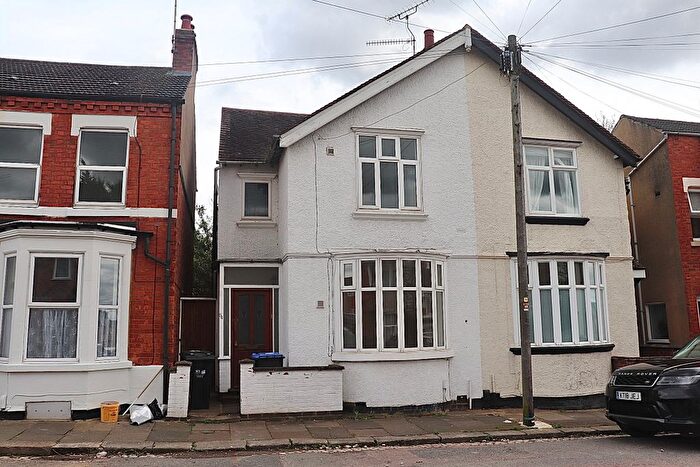 3 Bedroom Semi-Detached House To Rent In Ruskin Road, Kingsthorpe, Northampton, NN2