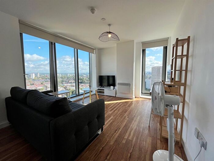 2 Bedroom Flat To Rent In Michigan Point, Michigan Avenue, Salford Quays, M50