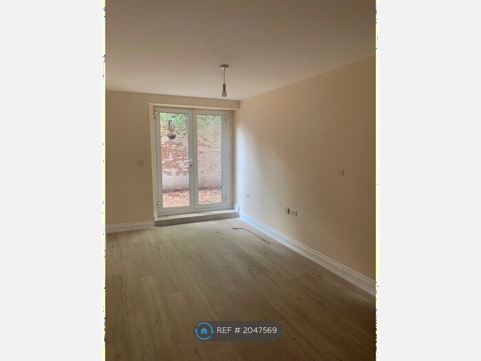 2 Bedroom Flat To Rent In Cornwall Road, London, N15