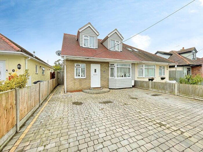 5 Bedroom Chalet For Sale In Harwich Road, Little Clacton, CO16