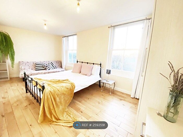 2 Bedroom Flat To Rent In Whitechapel, London, E1