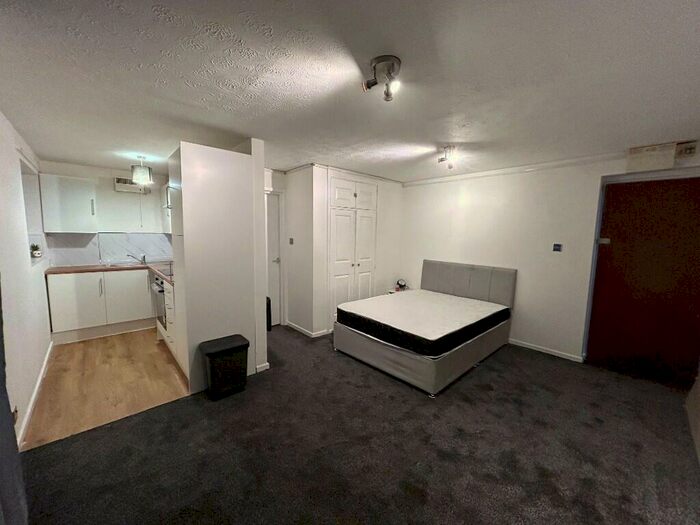 1 Bedroom Flat To Rent In Castle Gardens, Nottingham, Nottinghamshire, NG7