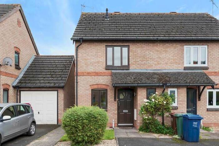 2 Bedroom Semi-Detached House To Rent In Hawksmead, Bicester, OX26