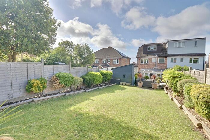 4 Bedroom Semi-Detached House For Sale In Woodfield Avenue, Portsmouth, PO6
