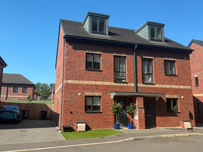 3 Bedroom Semi-Detached House For Sale In Maynard Way, Bordon, Hampshire, GU35