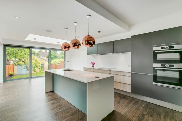 5 Bedroom Flat To Rent In Upper Richmond Road, London, SW15